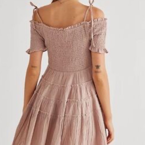 FREE PEOPLE SIZE M HAPPY WITH YOU SMOCKED TIERED MINI DRESS IN MAUVE PINK - Picture 2 of 10